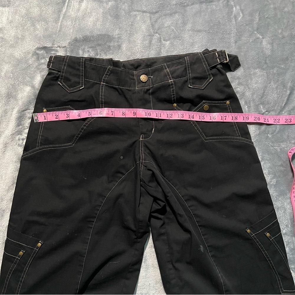 Black Oversized Style Jorts - Picture 5 of 10